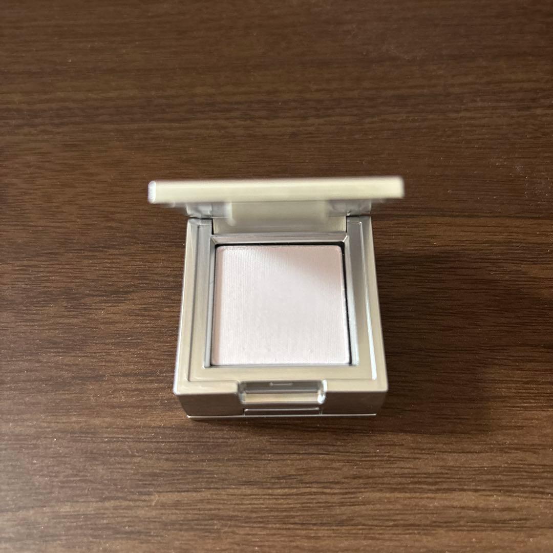 TWO SLASH FOUR Strobing Face Cube Highlight Purple