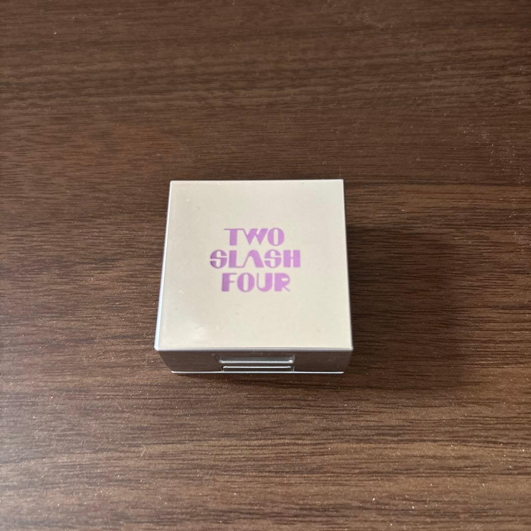 TWO SLASH FOUR Strobing Face Cube Highlight Purple