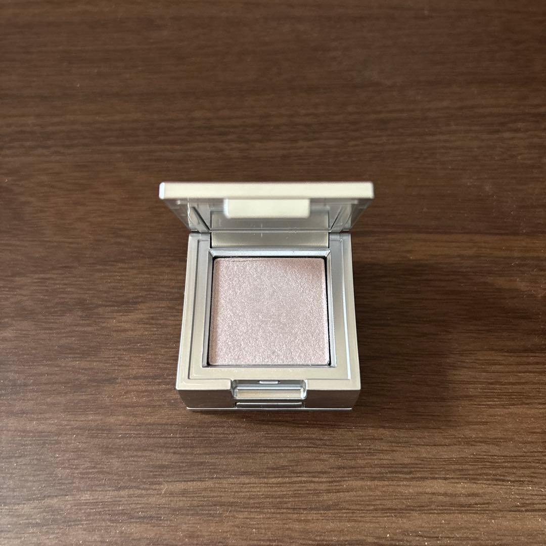 TWO SLASH FOUR Strobing Face Cube Highlight Purple