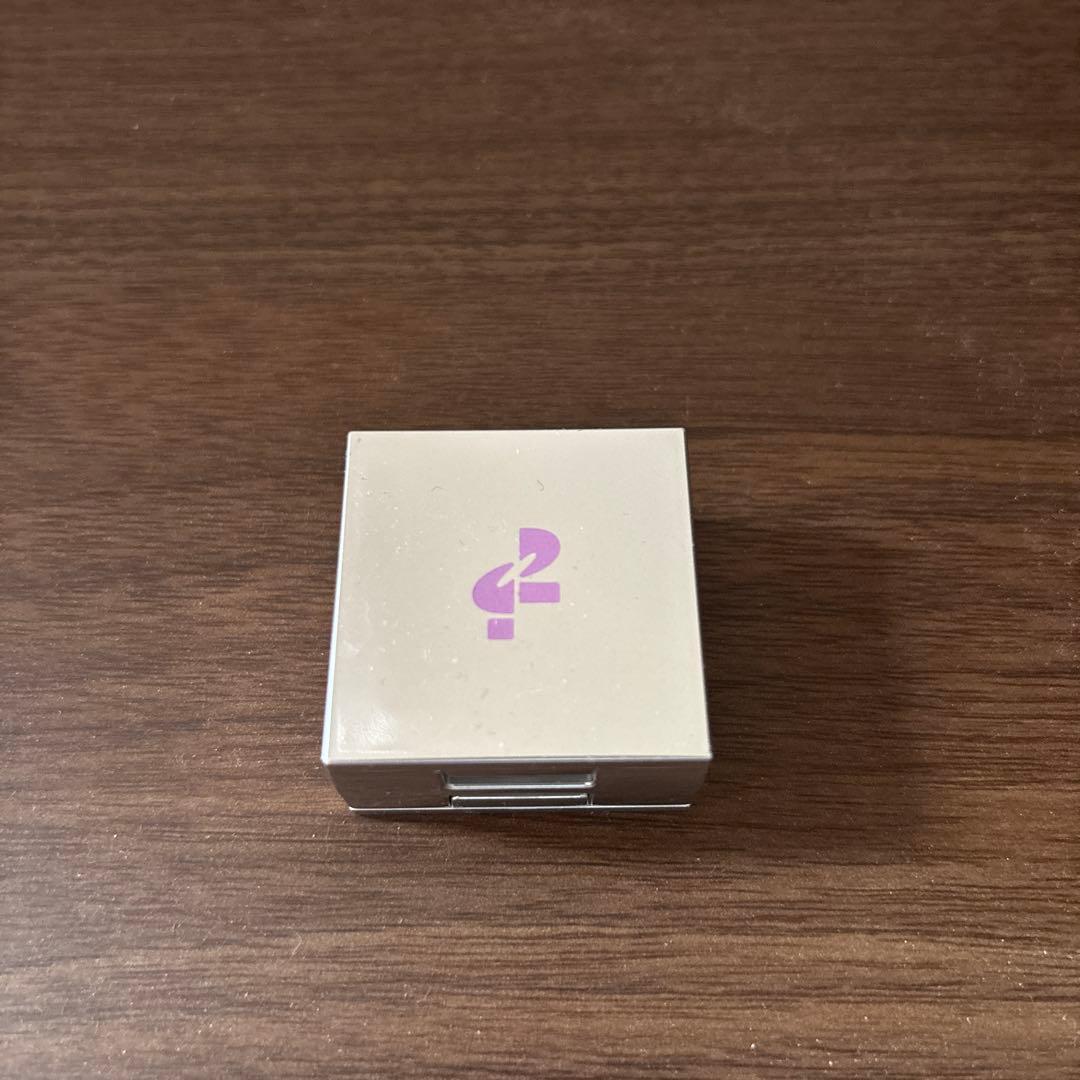 TWO SLASH FOUR Strobing Face Cube Highlight Purple