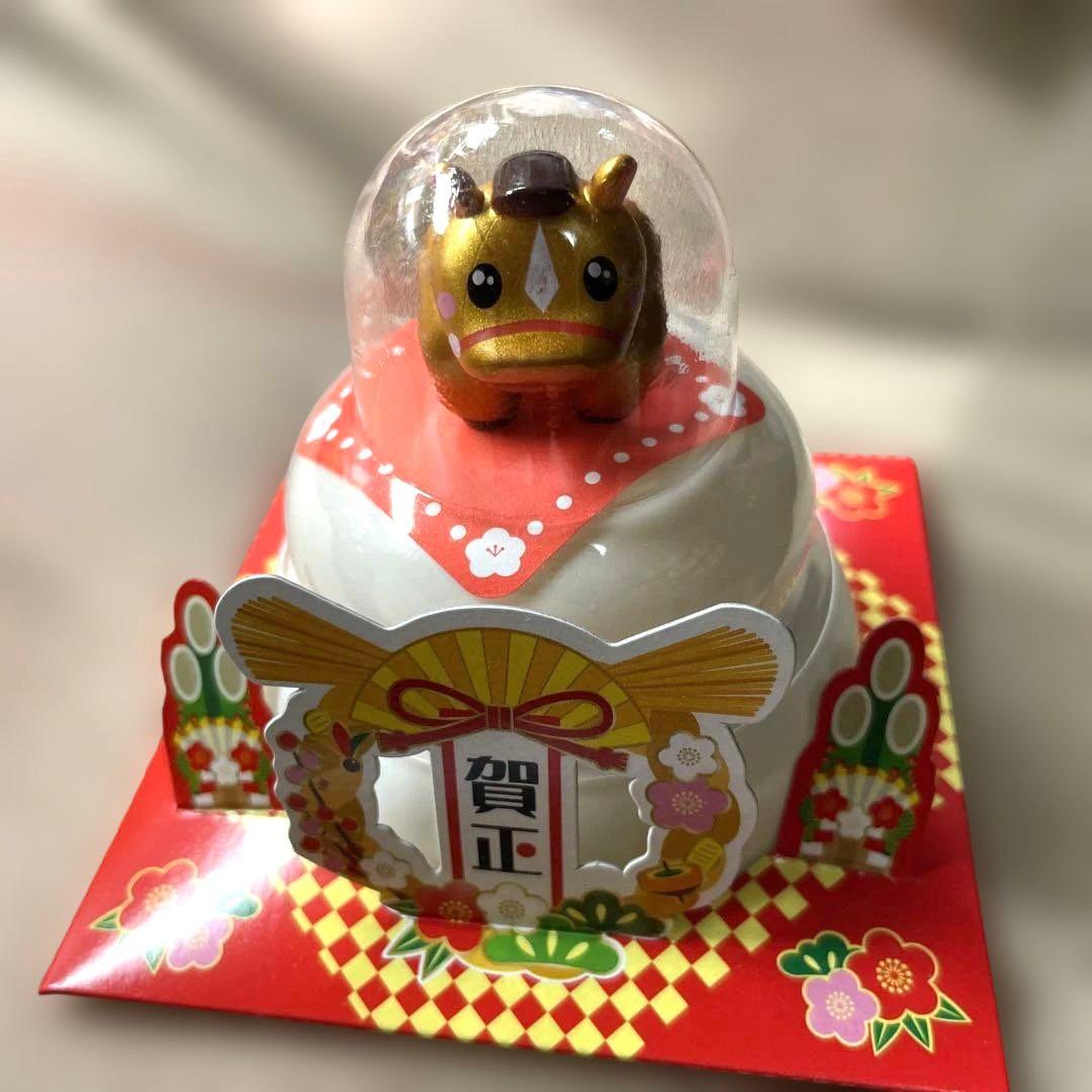 Listing ends on the 31st! TAI MATSU FOODS Kagami Mochi Decoration Set - Gold Horse & White Horse - 2 Piece Set with Mochi