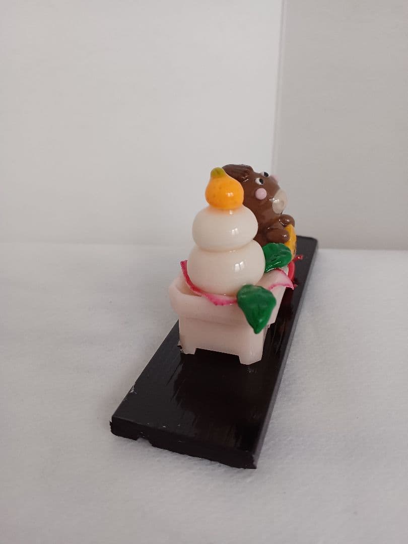 New Year's Decoration: Miniature Horse and Kagami Mochi Ornament, Handmade, Zodiac Decoration, Polymer Clay, Anonymous Shipping