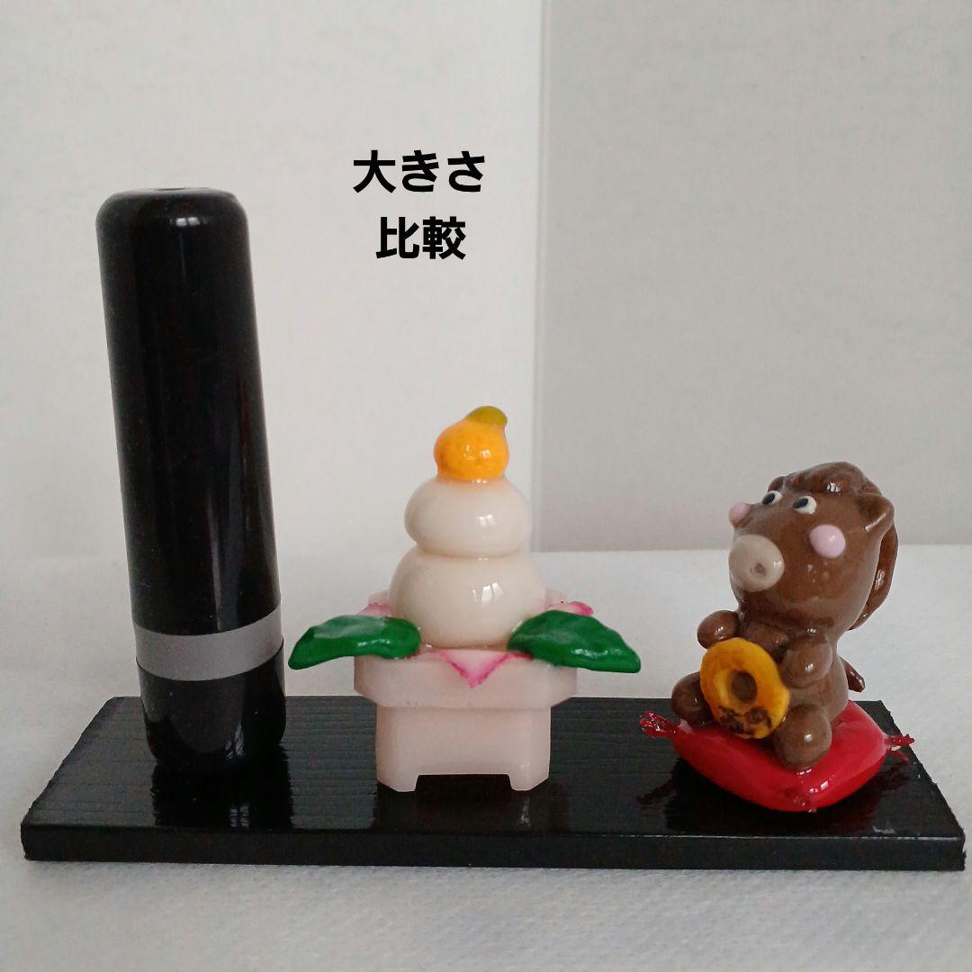 New Year's Decoration: Miniature Horse and Kagami Mochi Ornament, Handmade, Zodiac Decoration, Polymer Clay, Anonymous Shipping
